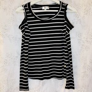 NYTT Black & White Cold Shoulder Long Sleeve Tee